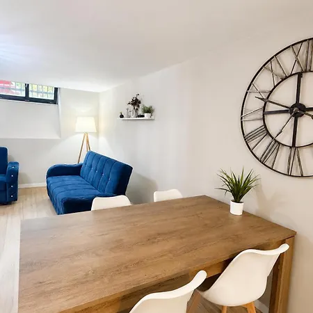 Living - 1-bedroom Apartment *